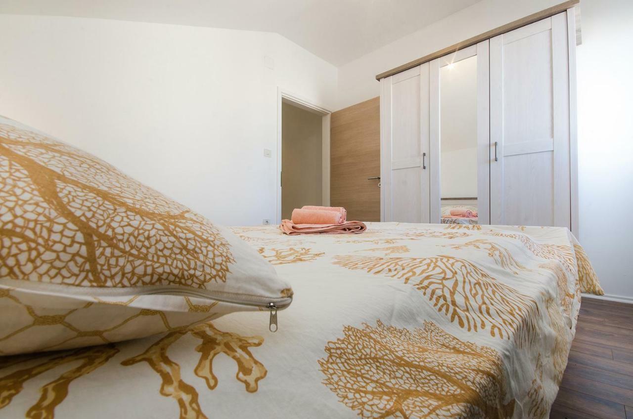 Apartman Korina Sukošan Exterior foto
