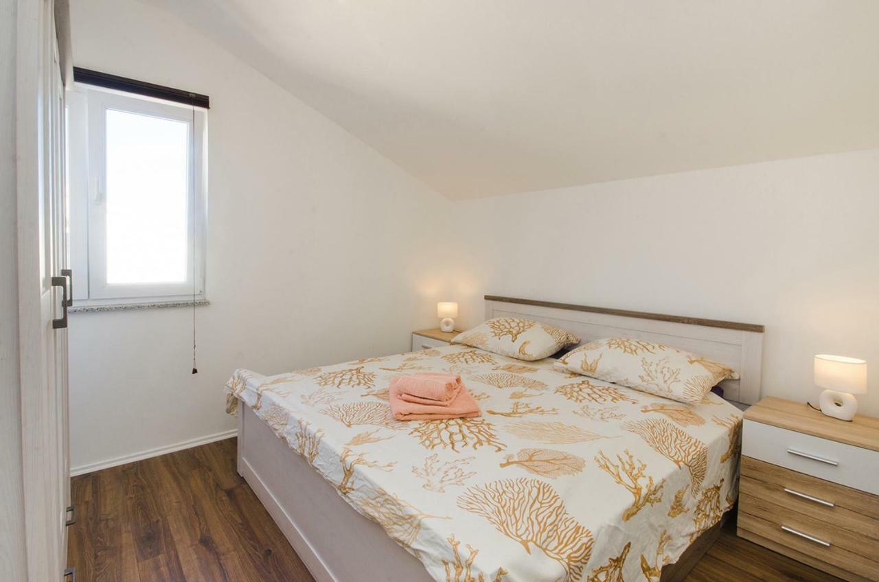 Apartman Korina Sukošan Exterior foto