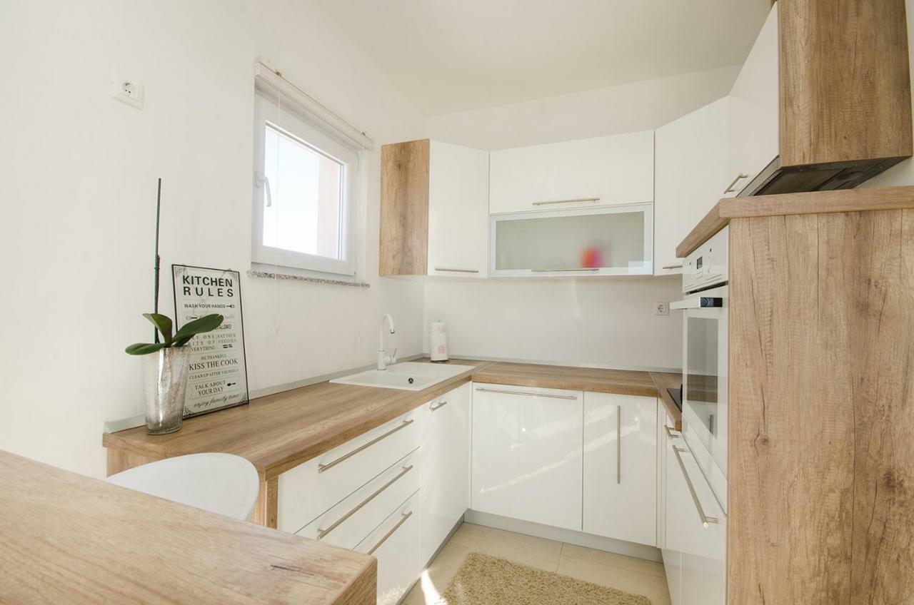 Apartman Korina Sukošan Exterior foto